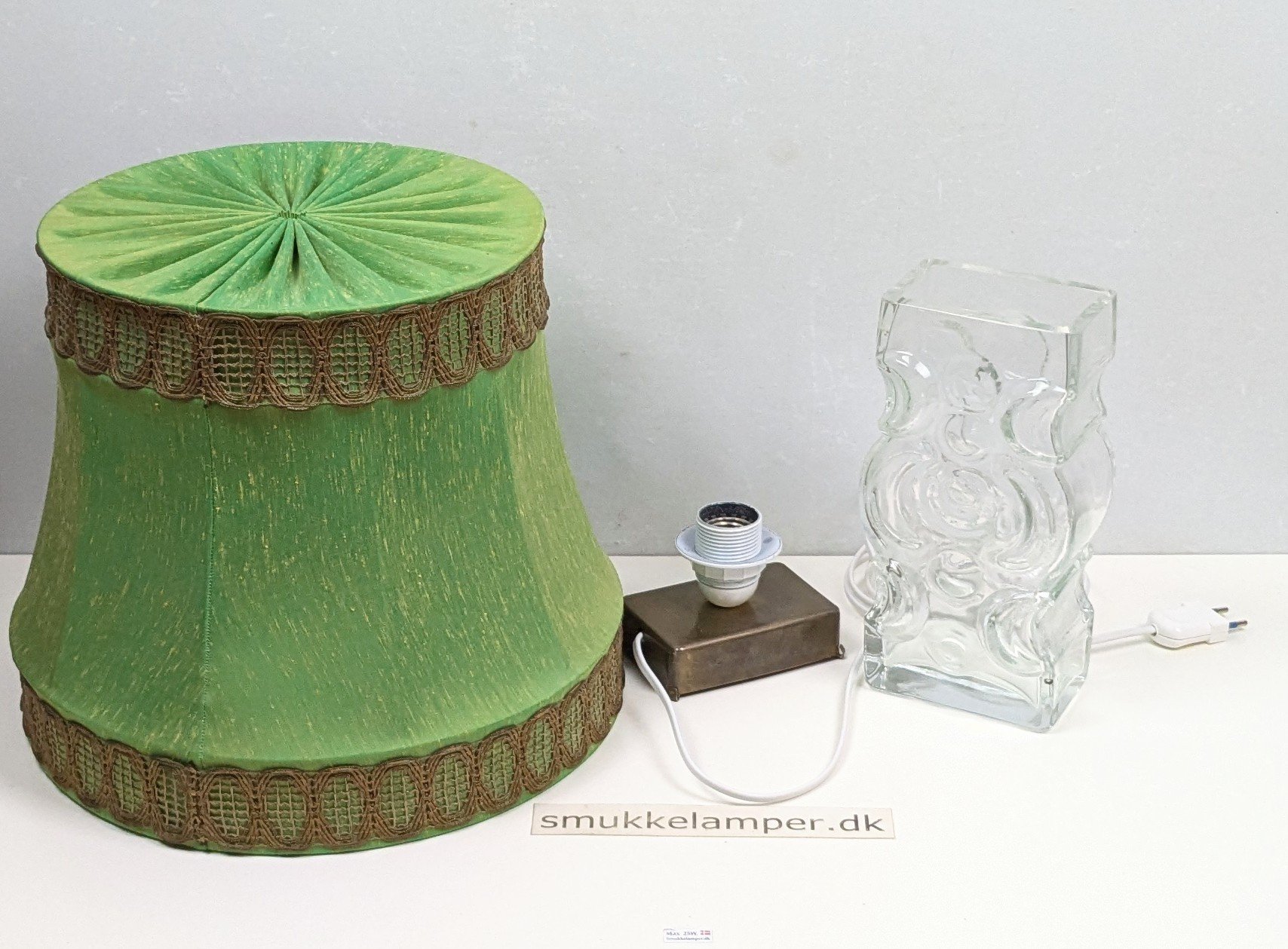 Skøn håndlavet glas lampe fra 1960. 2,5 kilo glas. Kan ændre farve i glas. Ø36. Delvist nyt el - Billede 2