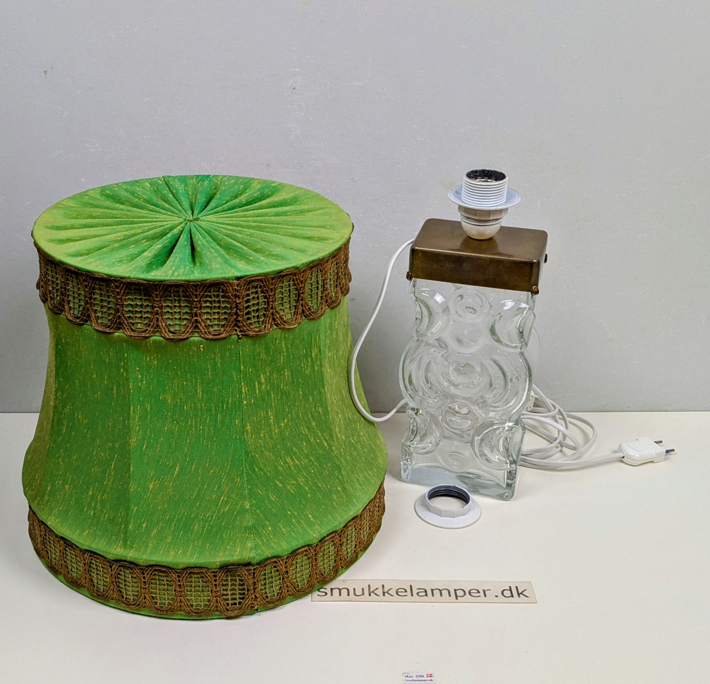 Skøn håndlavet glas lampe fra 1960. 2,5 kilo glas. Kan ændre farve i glas. Ø36. Delvist nyt el - Billede 3