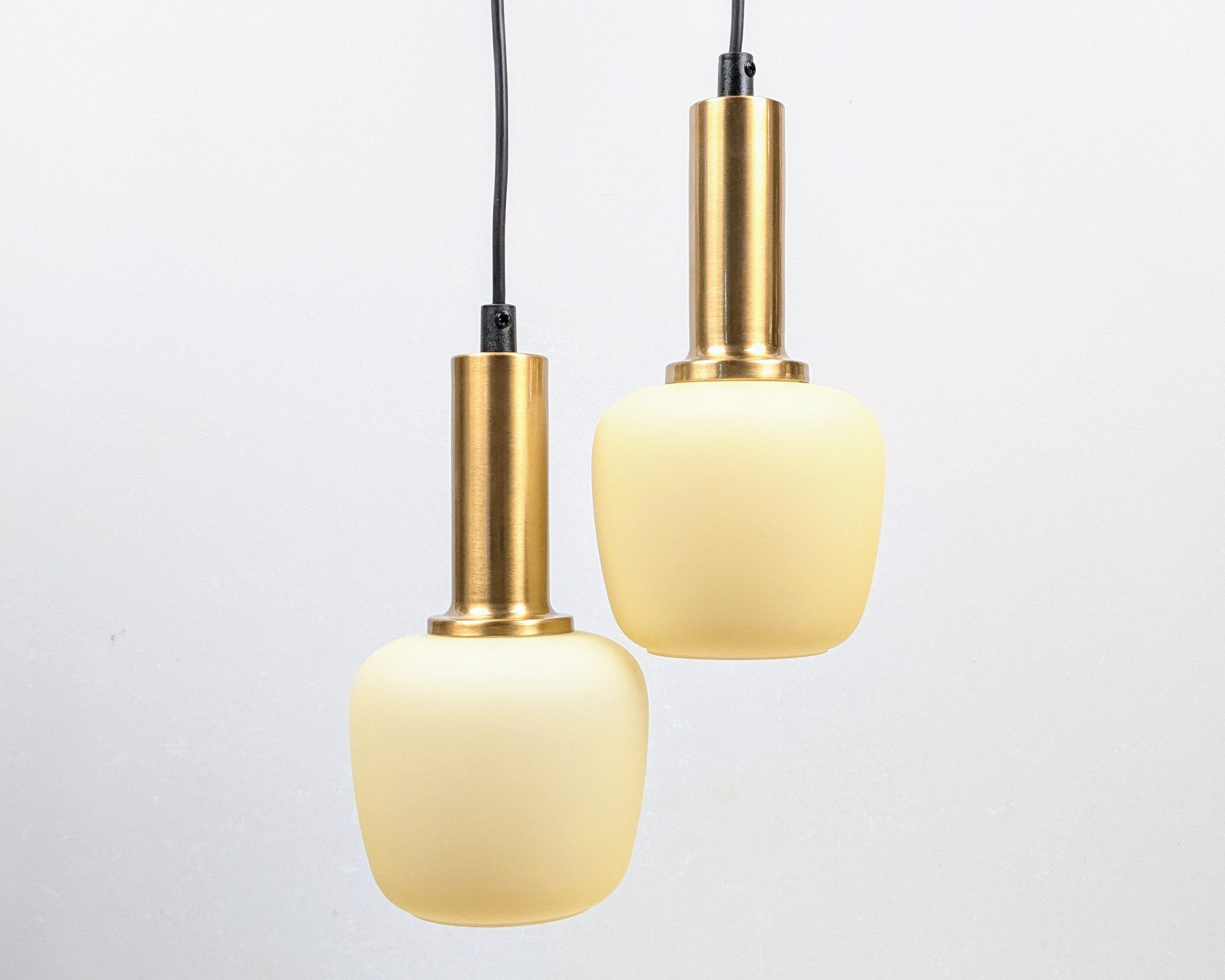 Sæt med 2 skønne hjørne pendler 1960. Alt udover glas er nyt. Ø12,5, 26cmH. - Billede 2