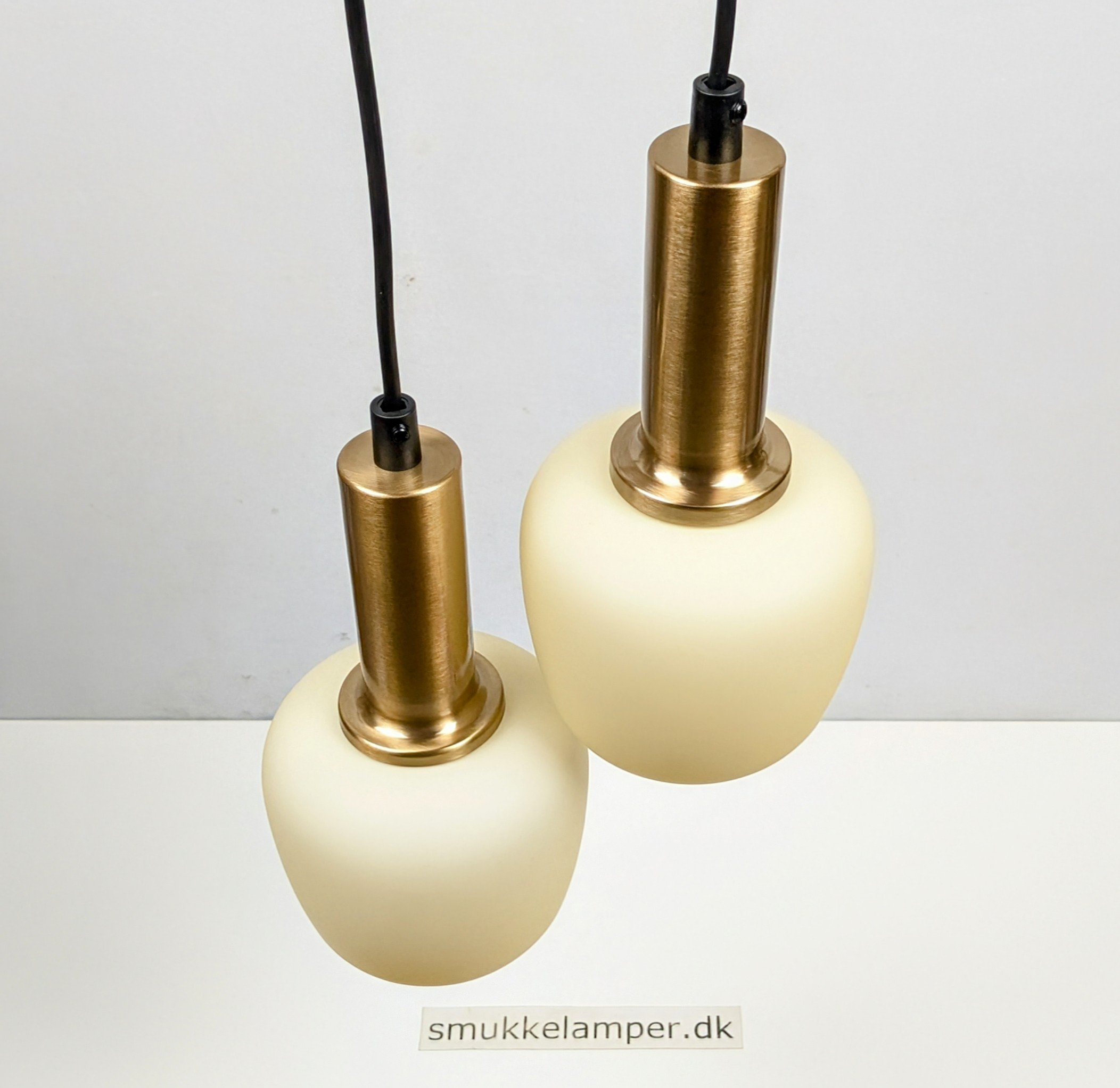 Sæt med 2 skønne hjørne pendler 1960. Alt udover glas er nyt. Ø12,5, 26cmH. - Billede 4