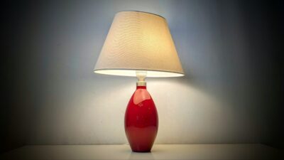 Holmegaard bordlampe. Vinrød. 46 cmH. Type 4363441. Danish design.