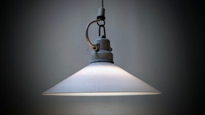 Holmegaard industri skomager pendel. Ø26. 7 cm høj. 1950.