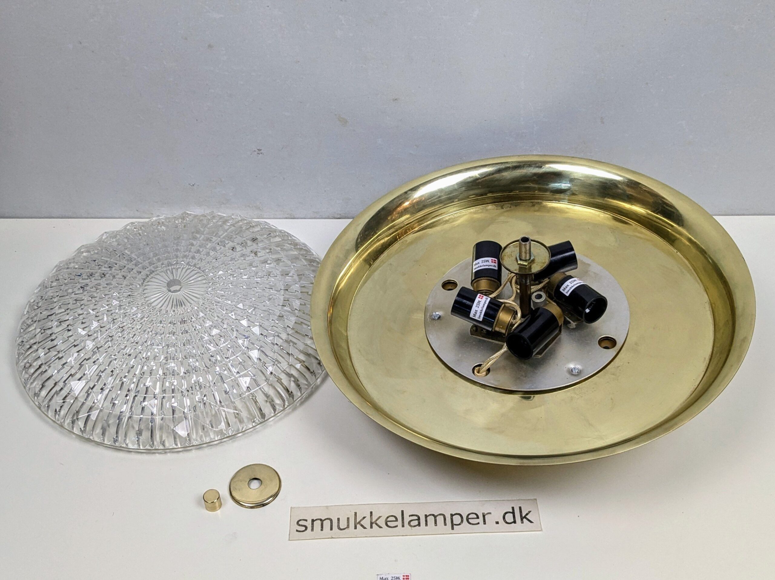 Fuld restaureret Carl Fagerlund plafond i messing og krystal. Ø37. 1960. Til Loft eller væg.