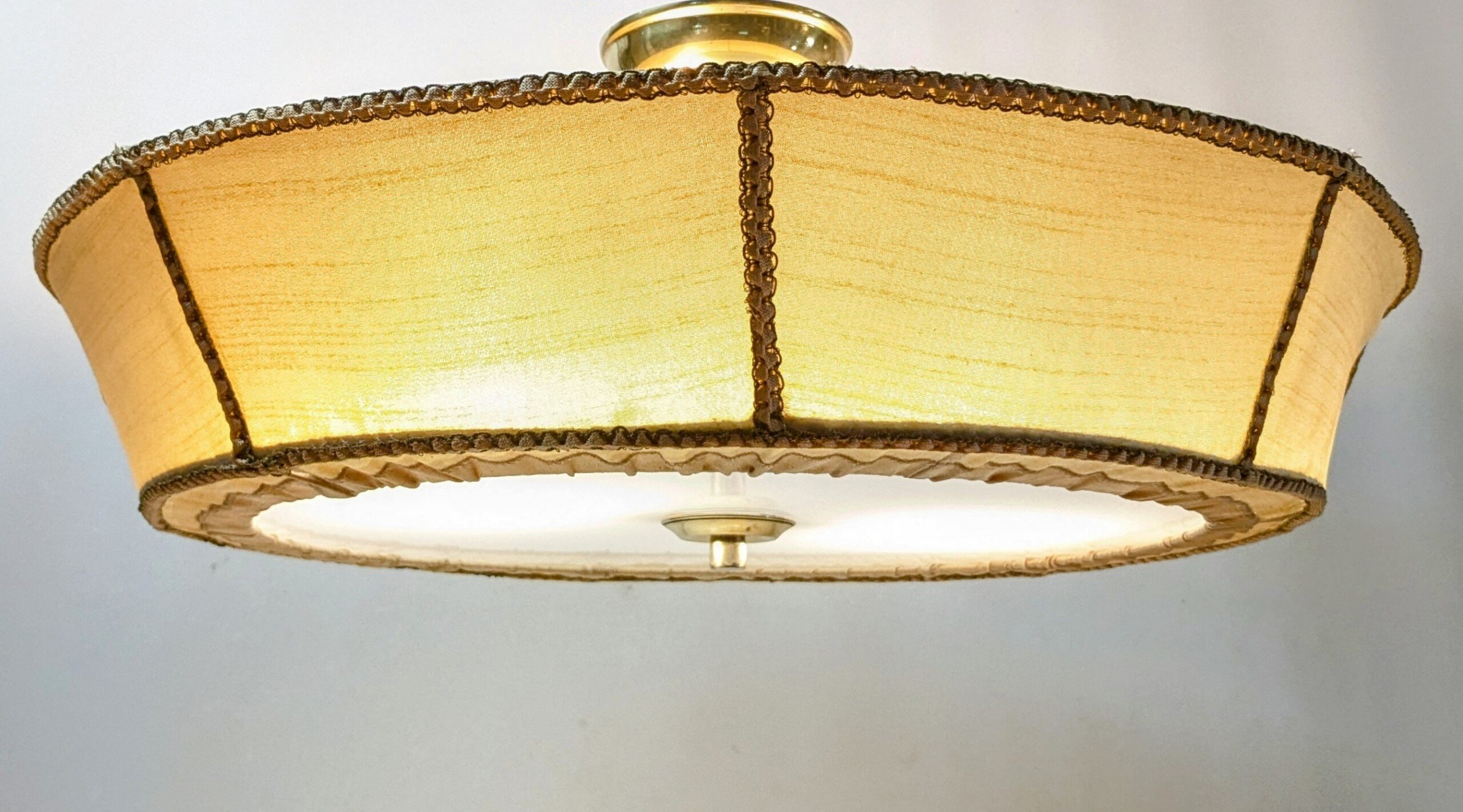 Skøn vintage plafond 1940. Stof, akryl, messing. Fuld restaureret. Ø54. 20cm fast nedhæng. - Billede 5