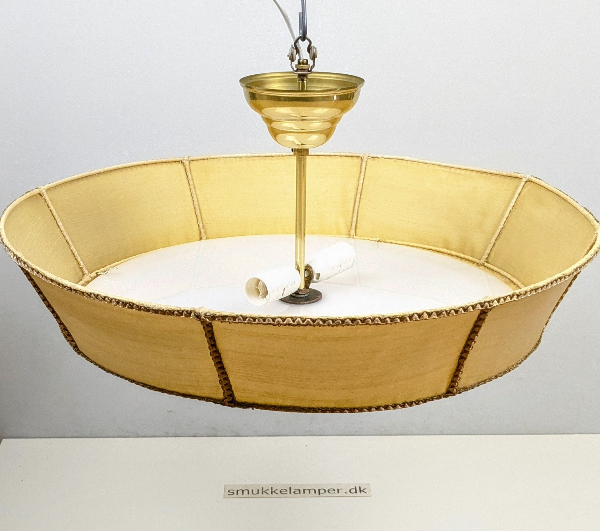 Skøn vintage plafond 1940. Stof, akryl, messing. Fuld restaureret. Ø54. 20cm fast nedhæng. - Billede 3