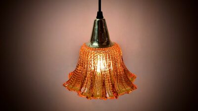 Skøn Orrefors karamel glas pendel. Fuld restaureret. Ø18,5 cm. Hjørne pendel.