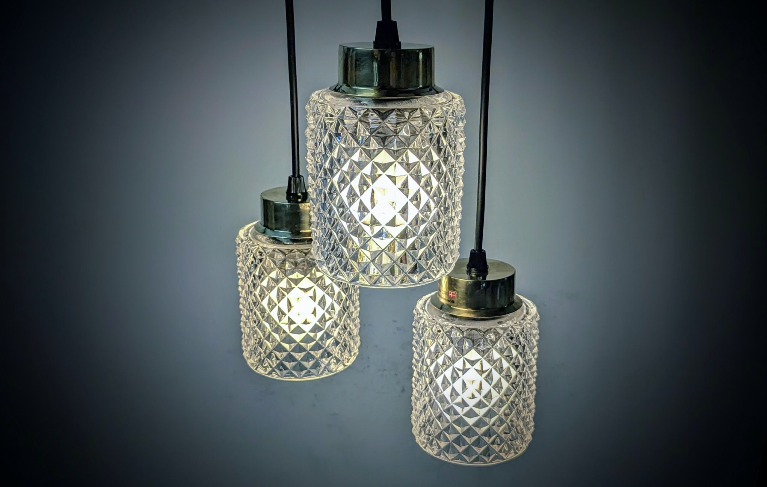 Sæt med 3 skønne krystal hjørne pendler 1960. Custom unika. Fuld restaureret.