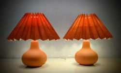 Sæt med 2 danske design senge lamper fra 1980. Alpe design. 26 cm højde. Sæt med 2 stk.