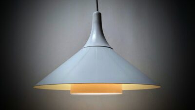 Lille klassisk dansk design køkken lampe 1980. Ø24,5. Nyt el. Horn.