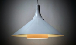 Lille klassisk dansk design køkken lampe 1980. Ø24,5. Nyt el. Horn.