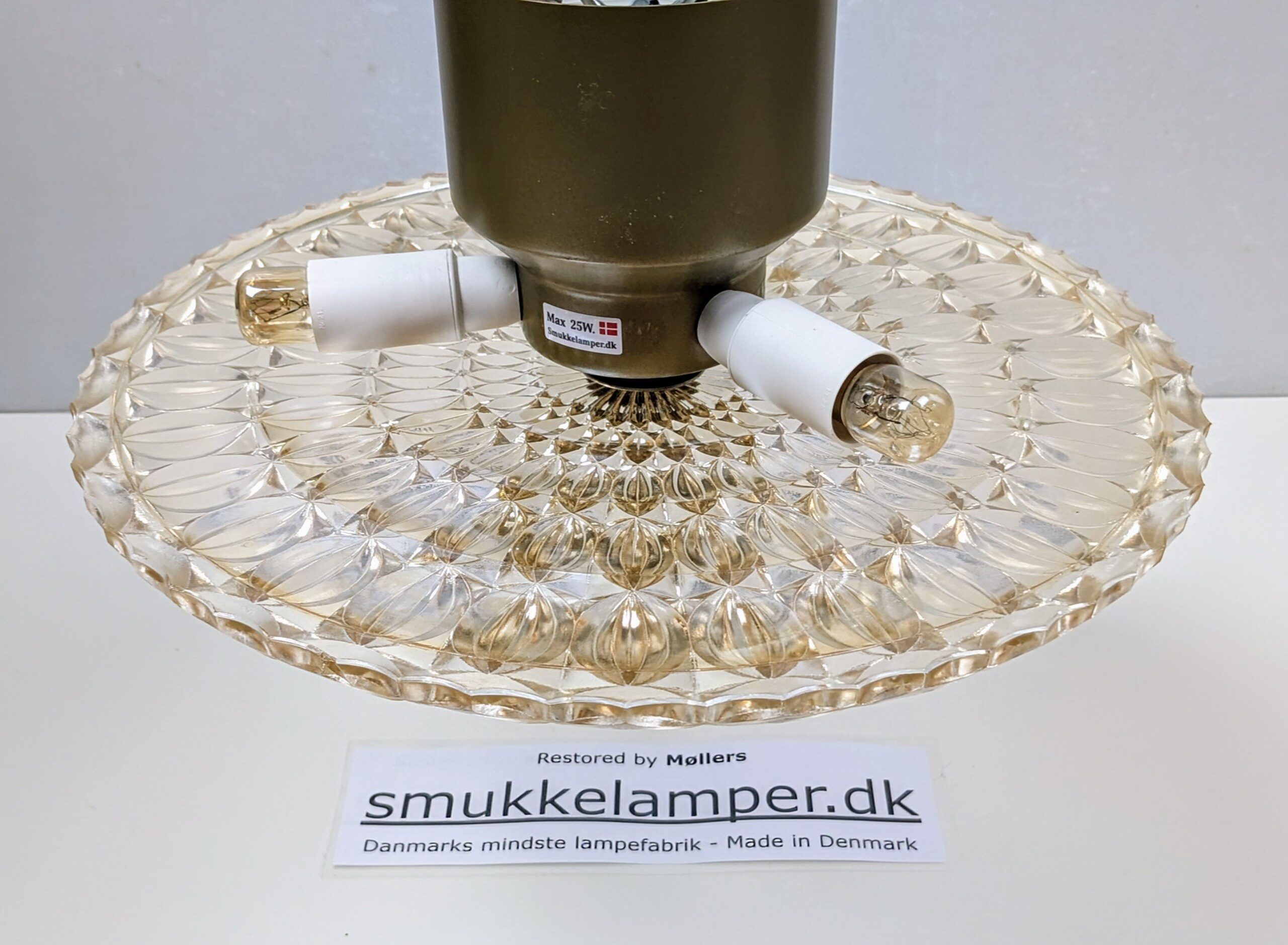 Custom unika. Møllers redesign. Ø33.Tæt til Loft plafond. Hånd samlet.