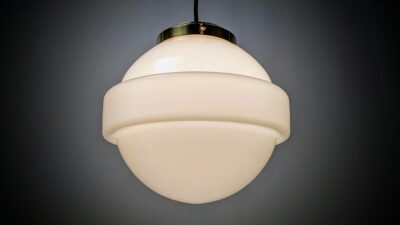 Skøn Saturn kuglependel fra 1960. Fuld restaureret. Nyt el og messing ophæng. Ø24. Mellemstor