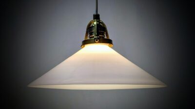 Holmegaard antik skomager pendel. Ø26,5 , 9,5 cmH. Messing m.m. 1930.