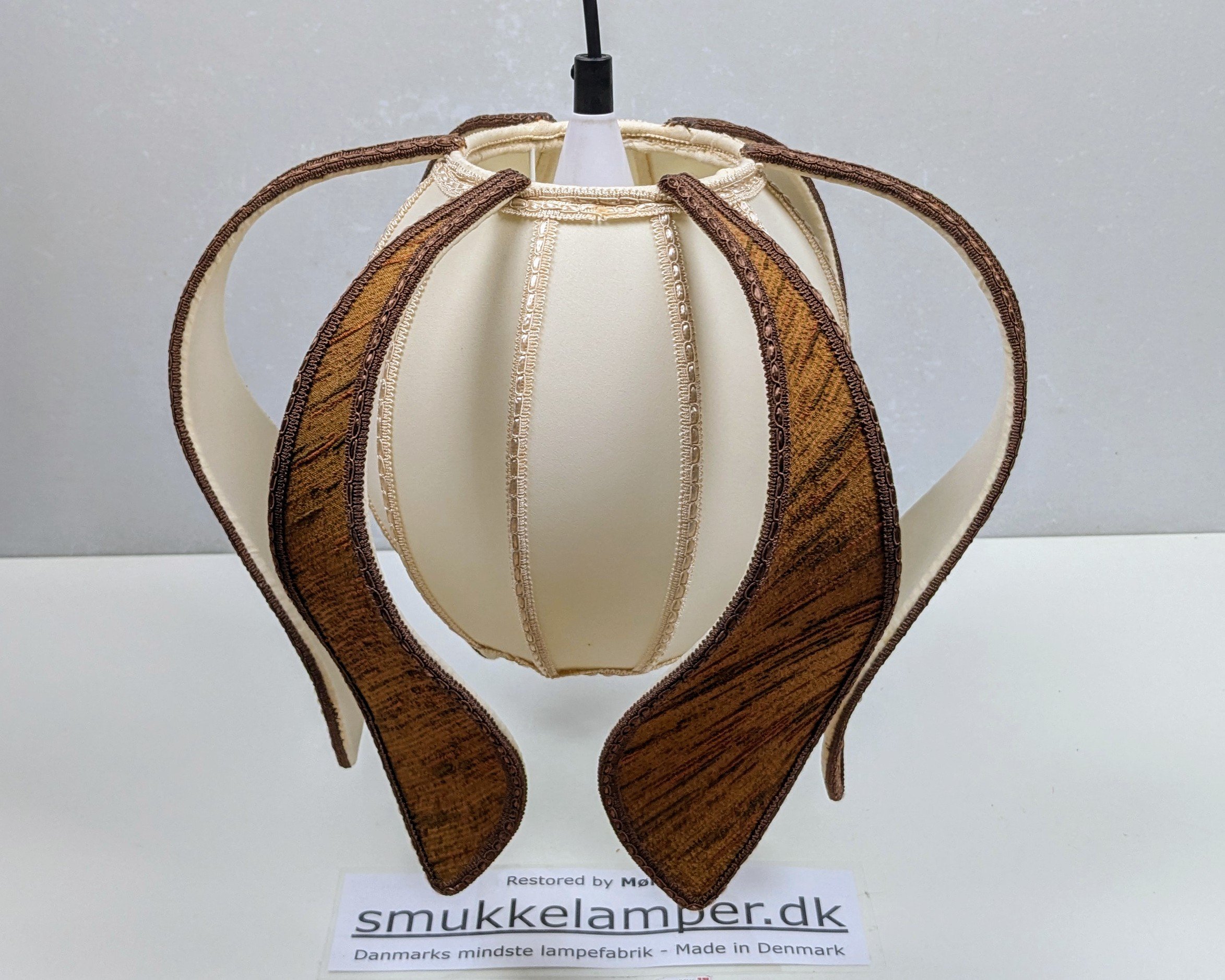 Sjælden art deco loftlampe fra 1950. Perfekt stand. Stof. Nyt el. Ø36 tulip.