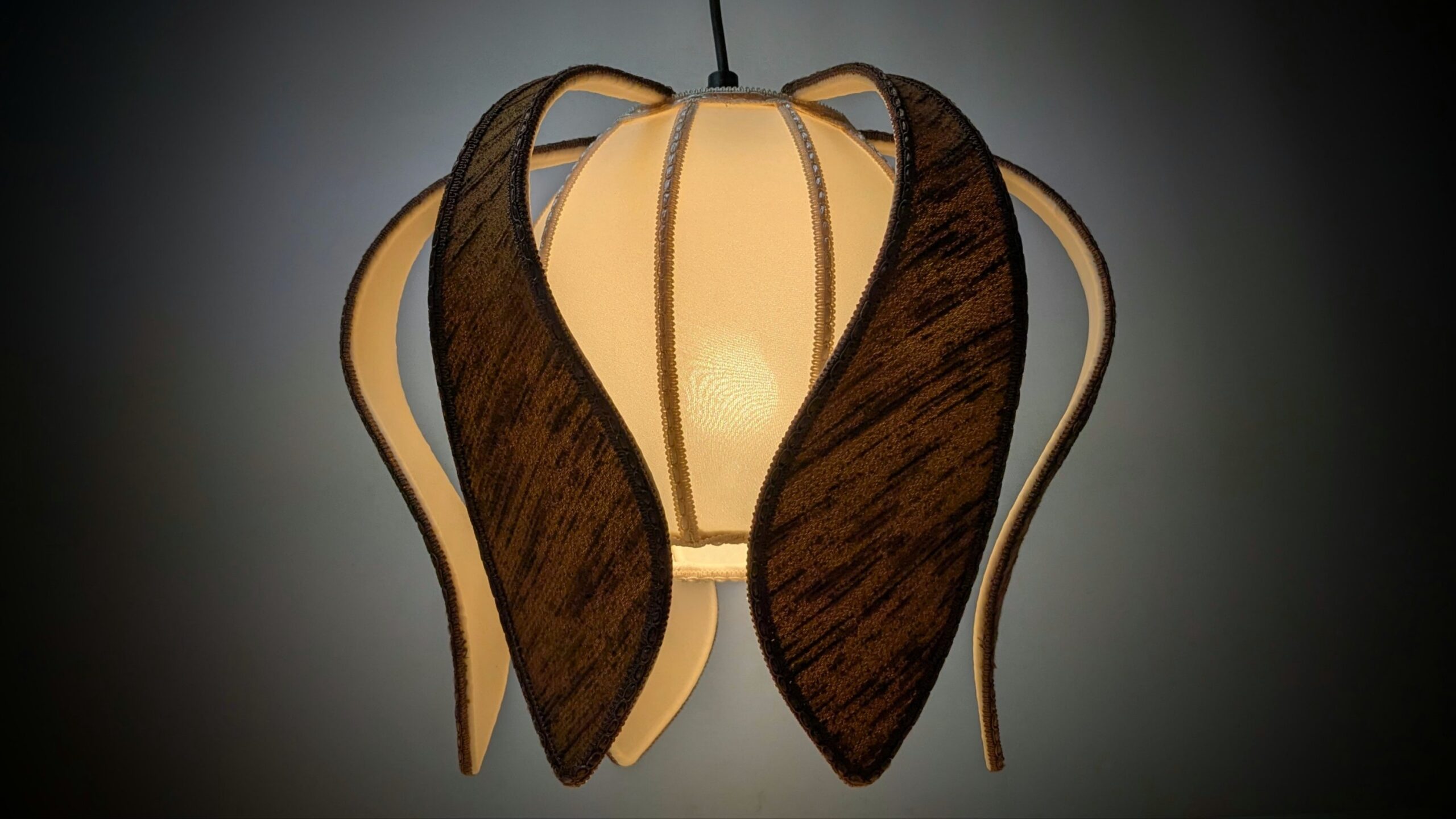 Sjælden art deco loftlampe fra 1950. Perfekt stand. Stof. Nyt el. Ø36 tulip.