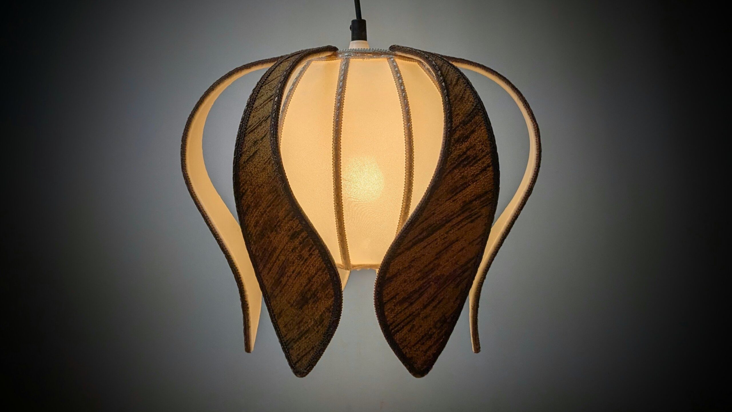 Sjælden art deco loftlampe fra 1950. Perfekt stand. Stof. Nyt el. Ø36 tulip.