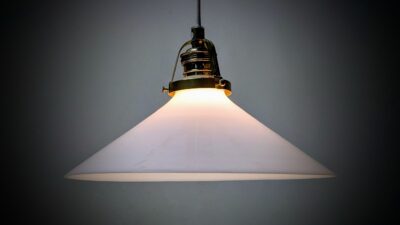 Holmegaard antik skomager pendel. Ø26,5 , 9,5 cmH. Messing m.m. 1930.