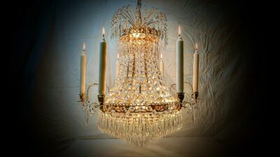 Stor 6 armet lysekrone med 894 krystal prismer. I perfekt stand. Ø60. Pickup only.