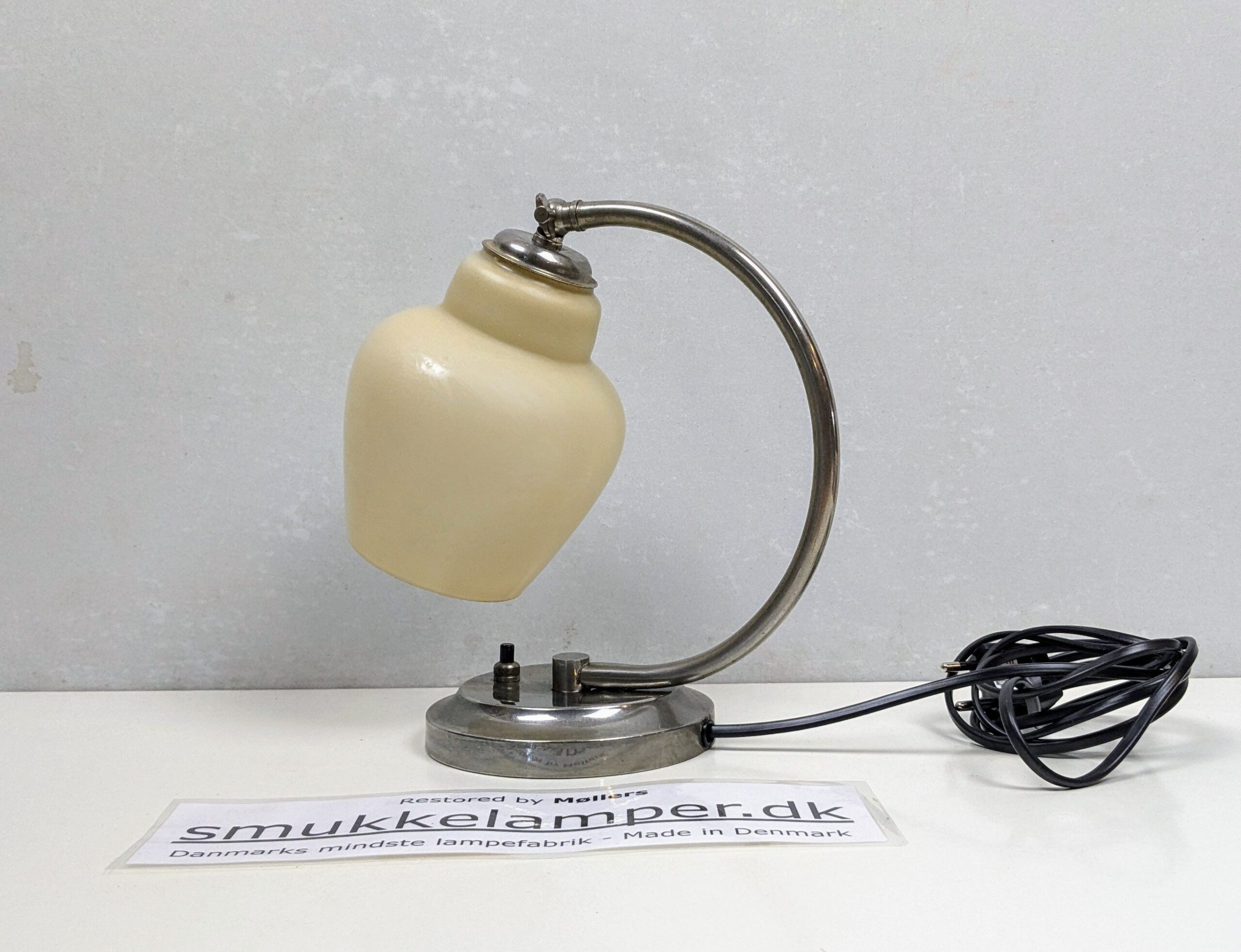 Skøn fuld restaureret art deco bordlampe/ væglampe fra 1950. Nyt el. 24 cmH