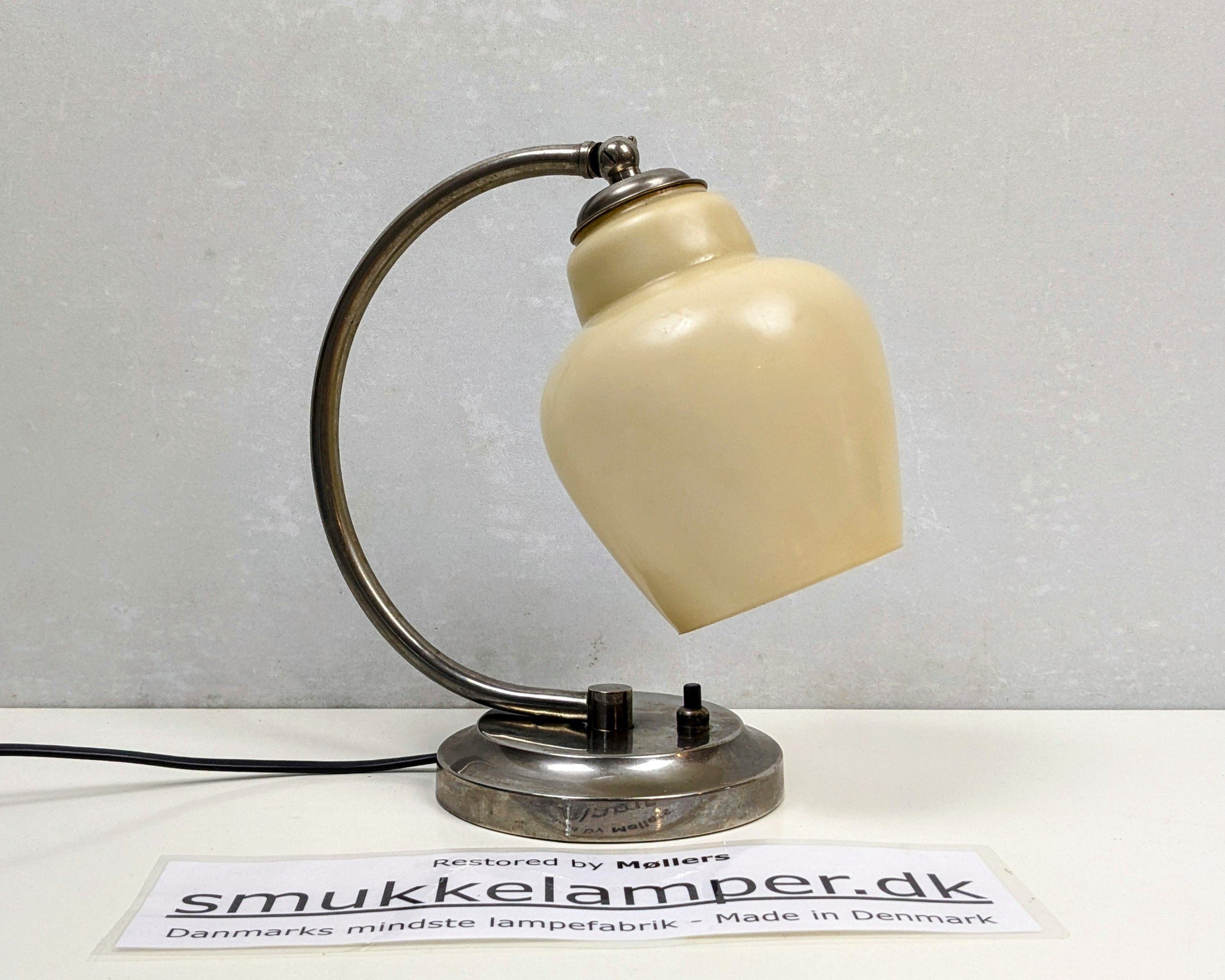 Skøn fuld restaureret art deco bordlampe/ væglampe fra 1950. Nyt el. 24 cmH