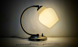 Skøn fuld restaureret art deco bordlampe/ væglampe fra 1950. Nyt el. 24 cmH