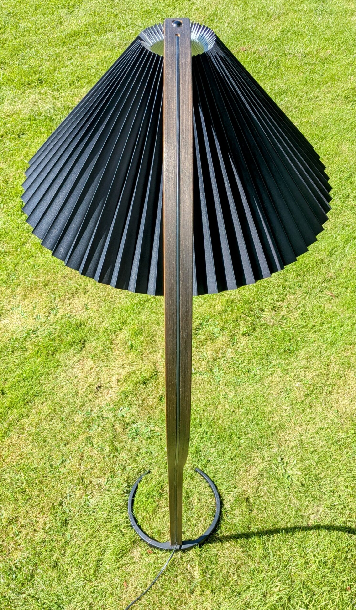 Timberline gulvlampe fra 1970. Mads Caprani. Ny skærm. Excellent condition. Pickup only.