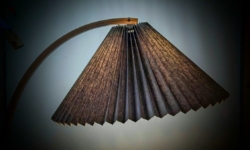 Timberline gulvlampe fra 1970. Mads Caprani. Ny skærm. Excellent condition. Pickup only.