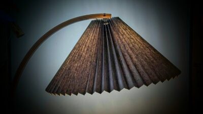 Timberline gulvlampe fra 1970. Mads Caprani. Ny skærm. Excellent condition. Pickup only.