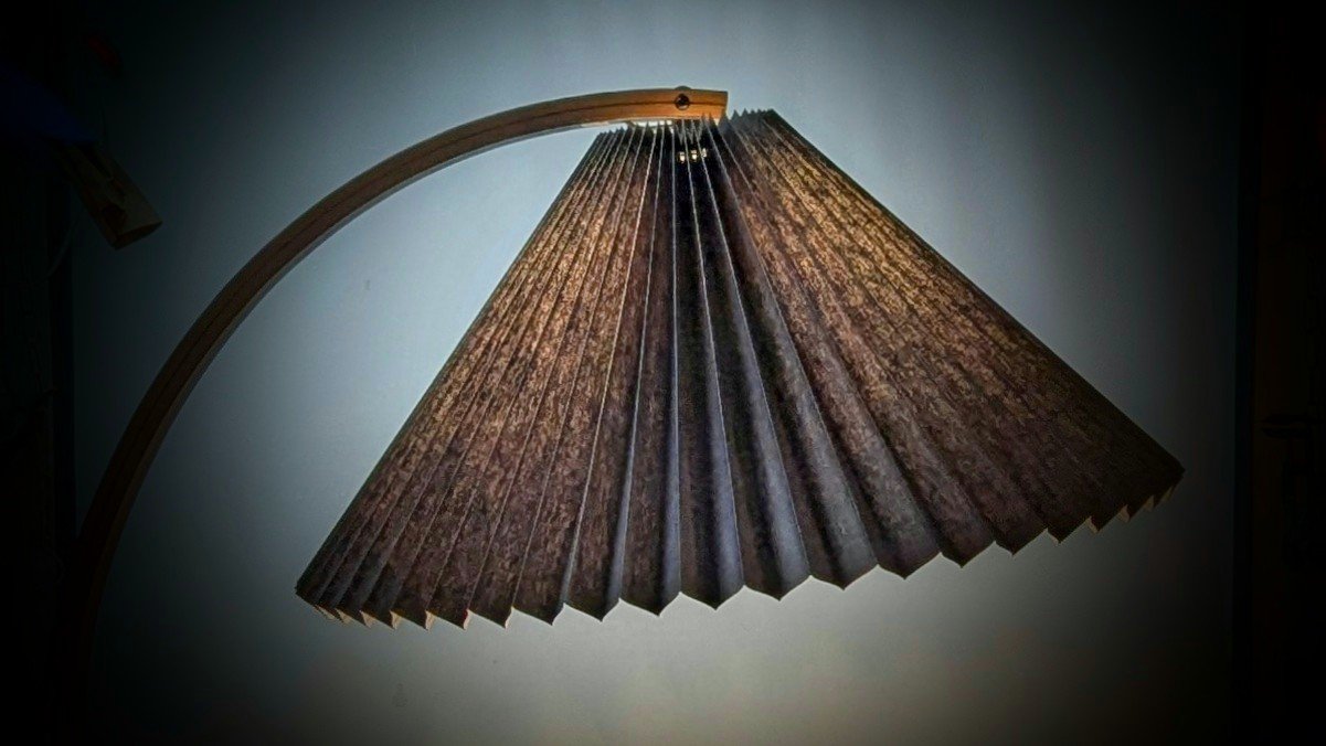 Timberline gulvlampe fra 1970. Mads Caprani. Ny skærm. Excellent condition. Pickup only.