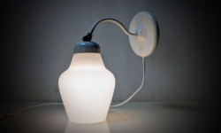 Custom håndsamlet væglampe. 1960 Glas. White. Nyt el m.m. Møllers recrafting.