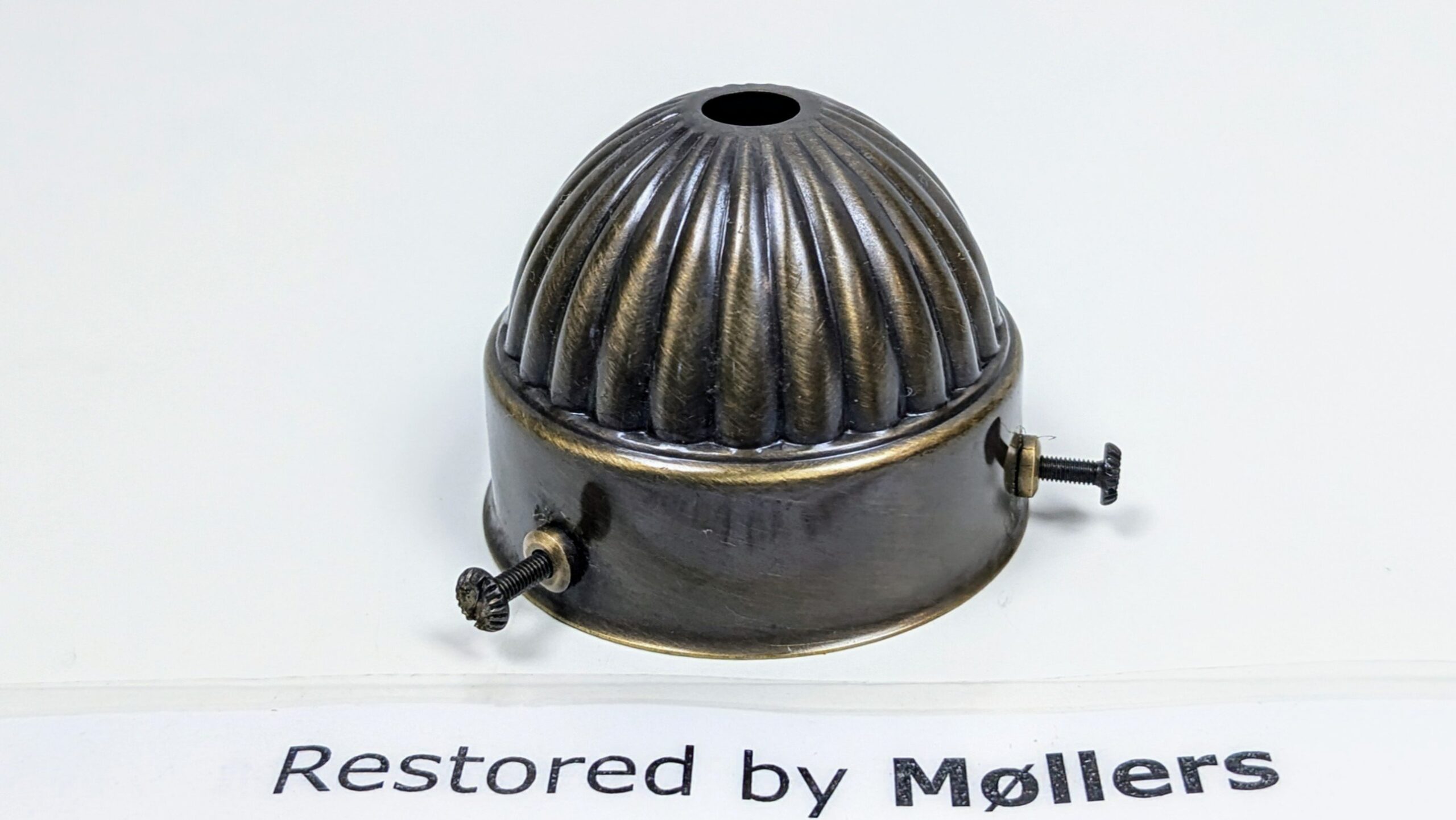 Original glasholder i bronze lakeret romersk stil. Gribekant mellem 52- 57 mm. 1960.