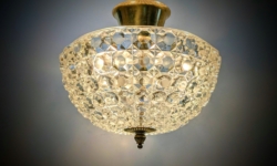 Skøn ampel lysekrone fra 1960. 3 kilo glas. Ø25. 25 cm fast nedhæng.