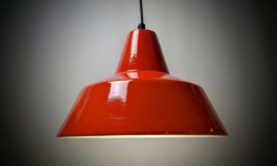 Original Louis Poulsen værkstedslampe fra 1970.  Model 19540.  Orange. Nyt el. Ø35.