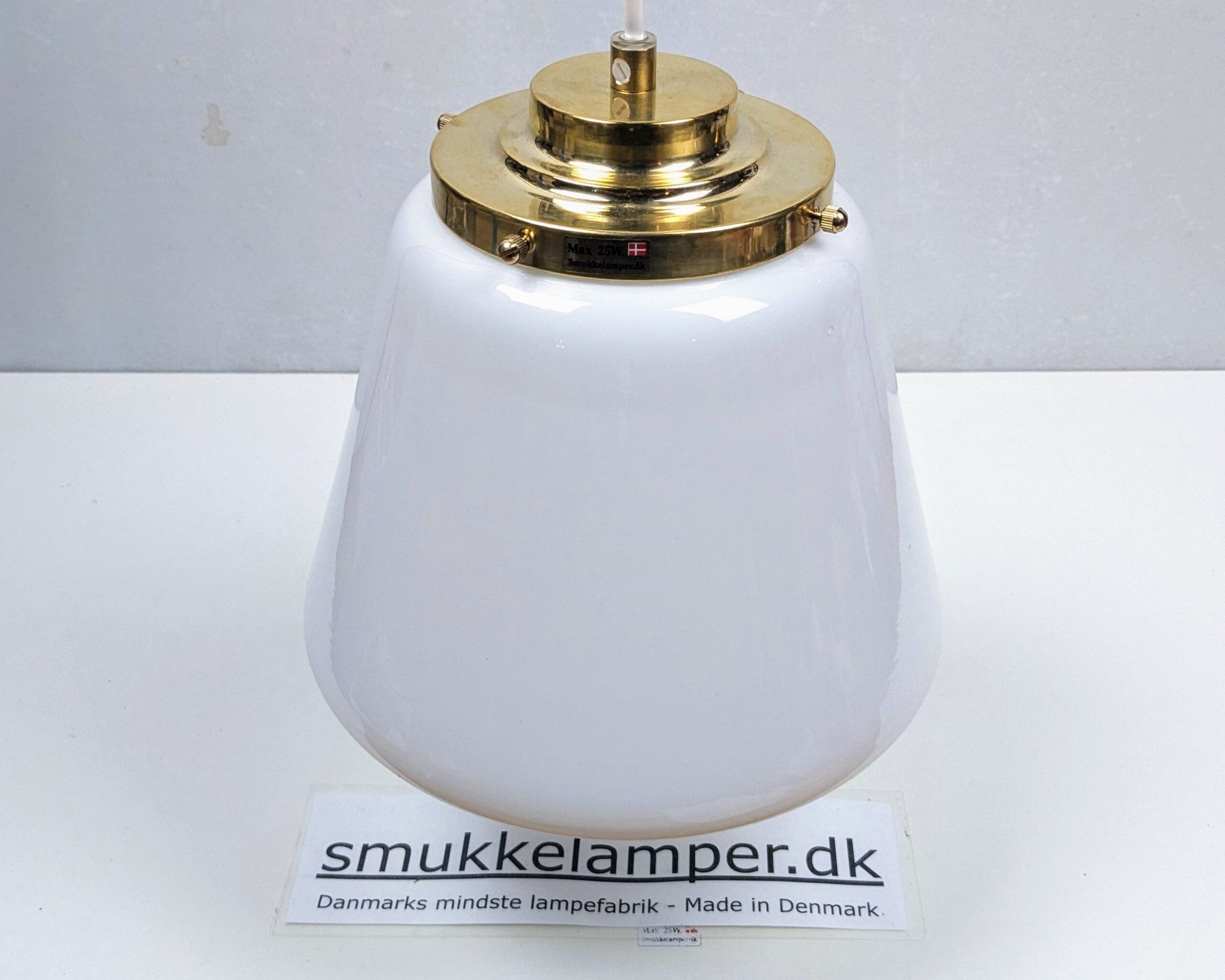 Skøn fuld restaureret Bauhaus opalglas lampe fra 1950. Alt udover glas er nyt. Messing. Ø24. - Billede 4