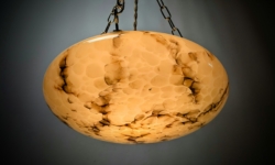 Skøn fuld restaureret marmoreret ampel fra 1930. Ø30. 42 cm fast nedhæng.