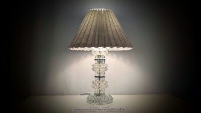 Skøn svensk glas bordlampe fra 1960. Fuld restaureret. Ny olivengrøn skærm. 50 cmH
