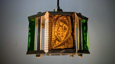 Magisk fuld restaureret Erik Höglund stue lampe fra 1960. 3 kilo kunst glas. Boda glasværk. Ø22. Messing.