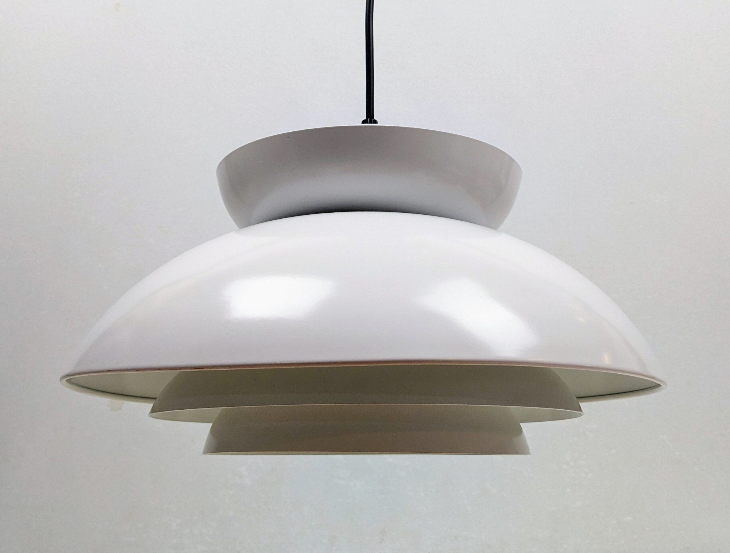 Skøn dansk design lampe fra 1960. Nyt el. Ø36. Få brugsspor. Original grå.