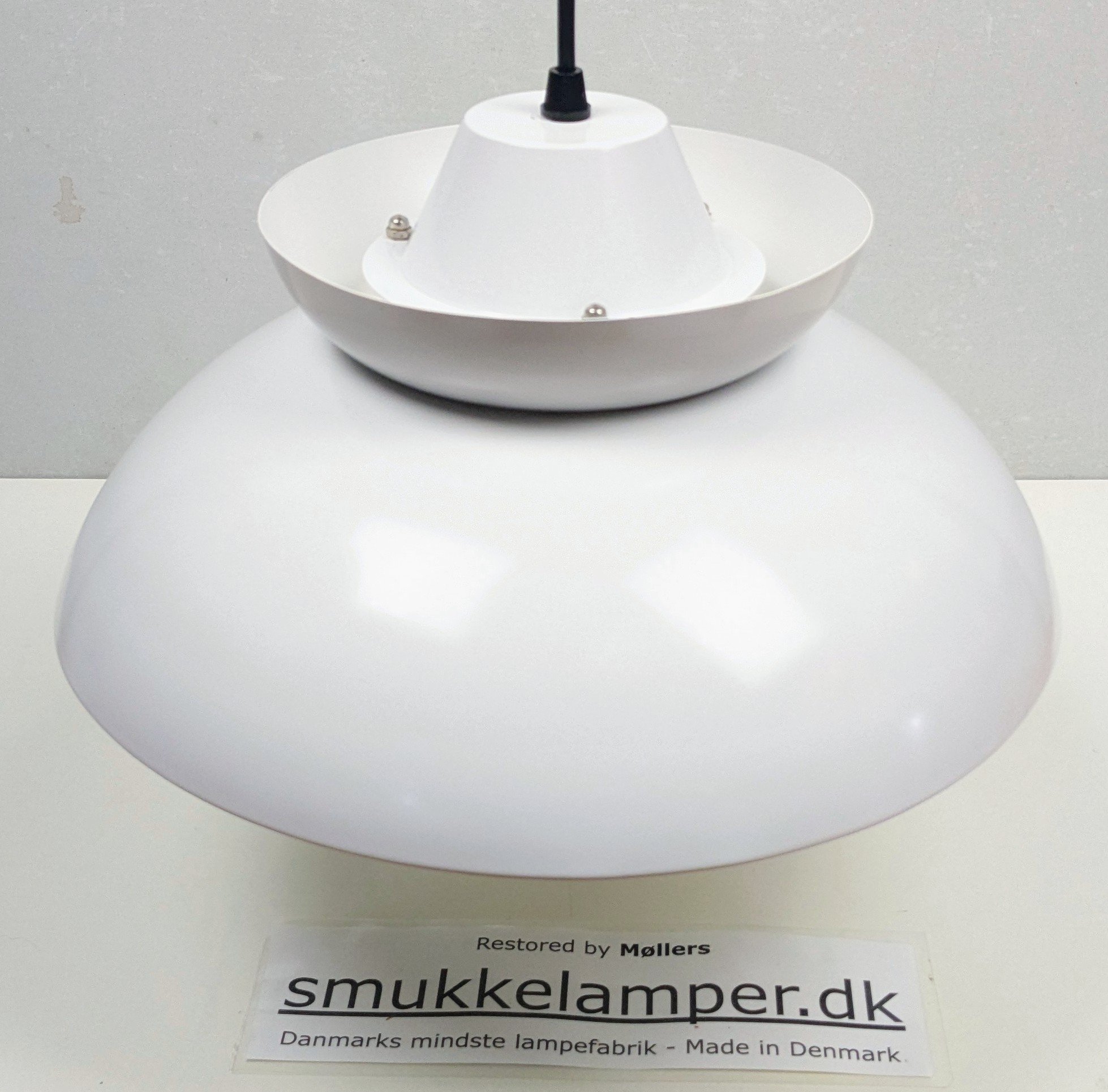 Skøn dansk design lampe fra 1960. Nyt el. Ø36. Få brugsspor. Original grå.