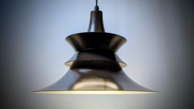 Klassisk dansk design fra 1970. Bent Nordsted. Ø39. Brun. Nyt el. Enkelte brugsspor