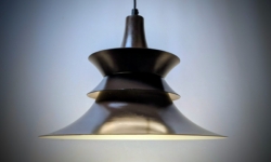 Klassisk dansk design fra 1970. Bent Nordsted. Ø39. Brun. Nyt el. Enkelte brugsspor