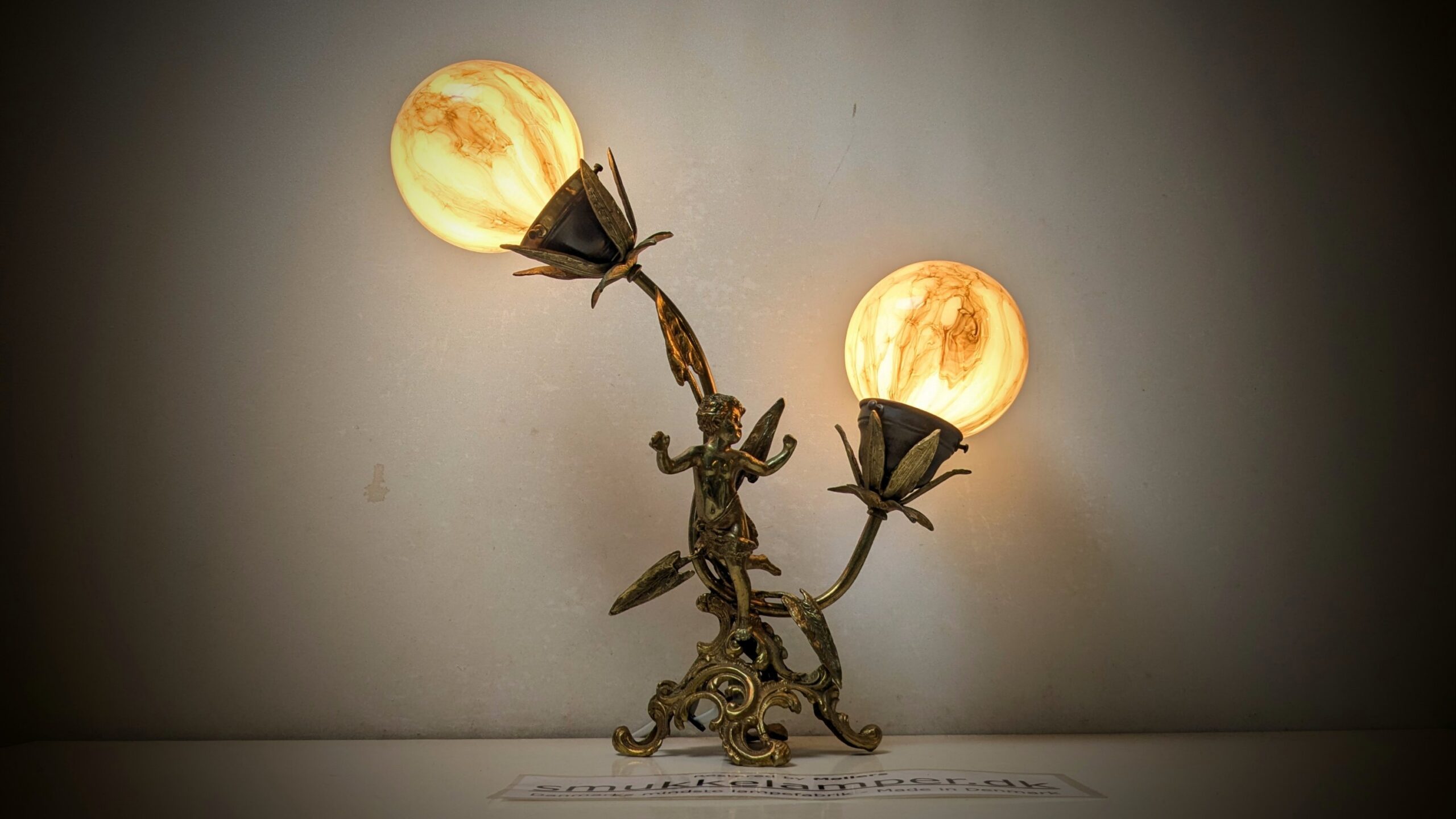 Skøn Art Nouveau bordlampe fra 1950. Fuld restaureret. Marmorerede glas. Nyt el. 40 cmH
