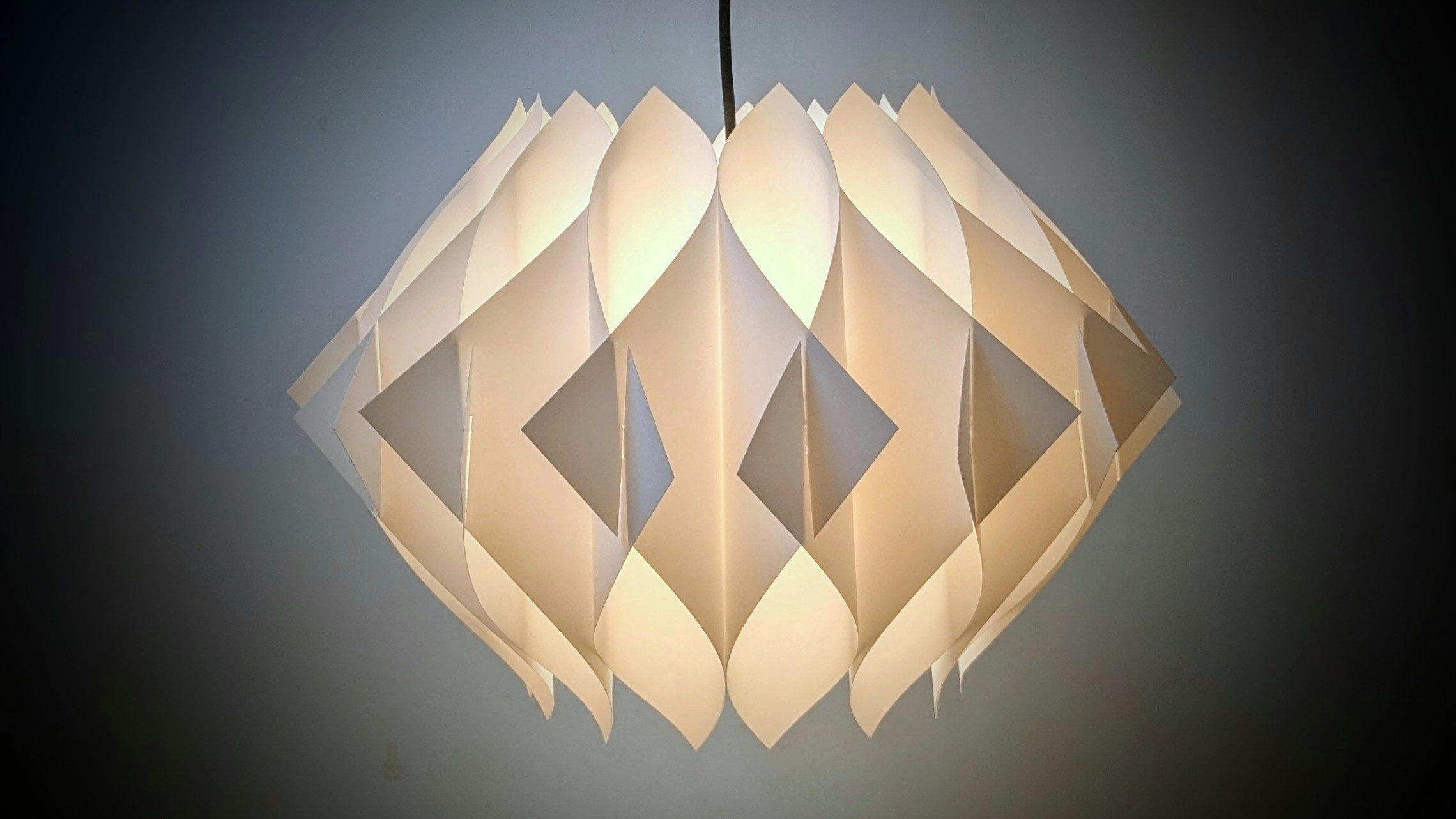 Skøn Butterfly lampe Hoyrup light. Lars Schiøler 1973. Ø44. Nyt el. Excellent condition.