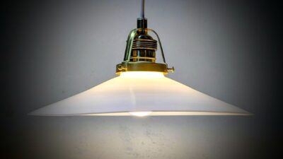 Holmegaard antik skomager pendel. Ø26,5 6,2 cmH. Messing m.m. 1930.