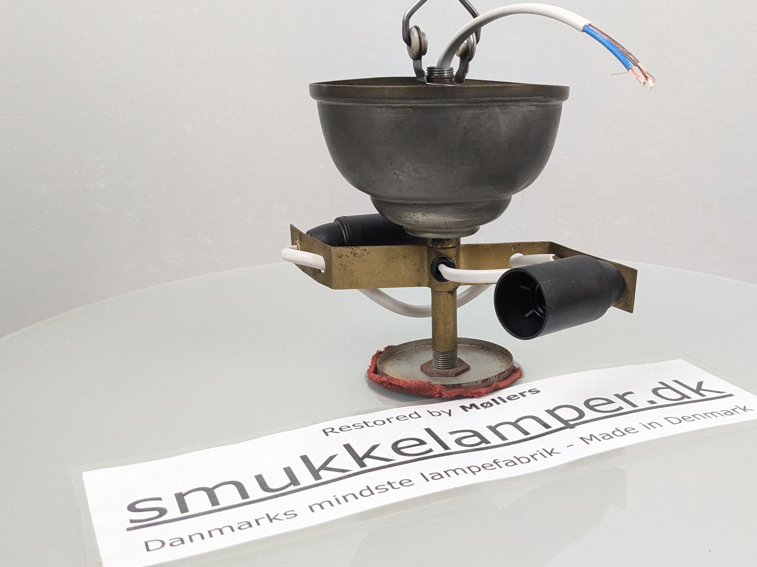 Skøn entre glas loftlampe fra 1930. Ø45. 16 cm fast nedhæng. Til stuk m.m Pickup only. Nyt el. Sjælden.