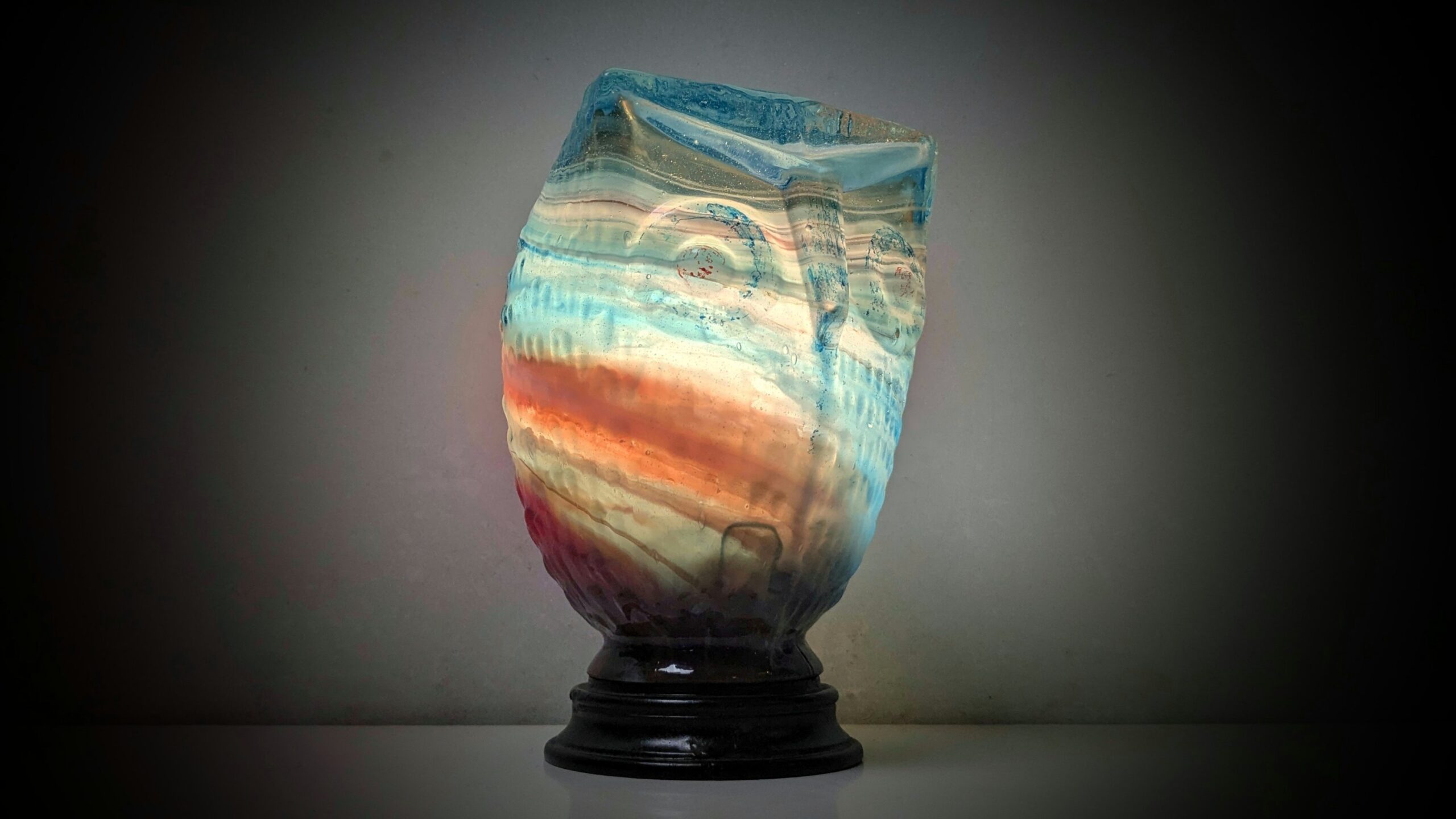 Skøn håndlavet unika glas ugle. 1970 Fuld restaureret. 18 cmH. Nyt el.