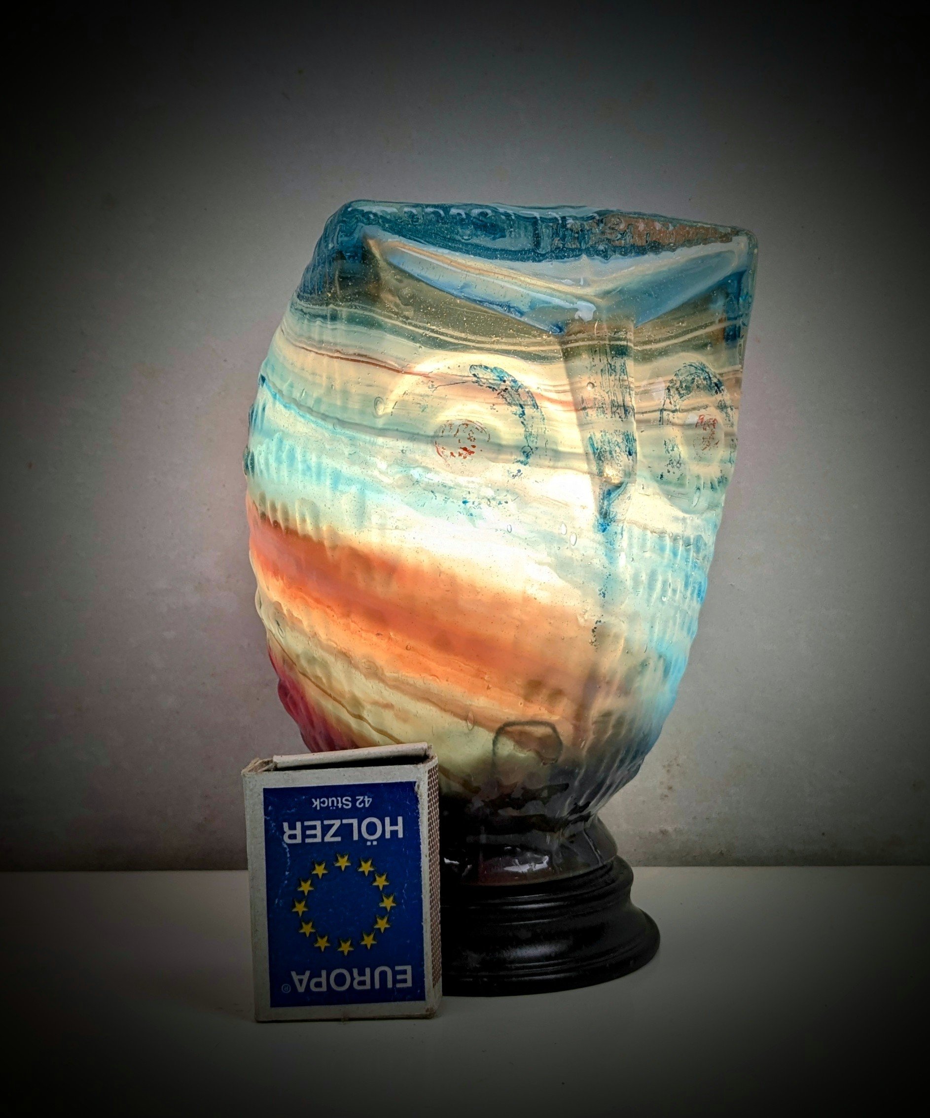 Skøn håndlavet unika glas ugle. 1970 Fuld restaureret. 18 cmH. Nyt el.