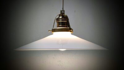 Holmegaard antik skomager pendel. Ø26,7 - 6,1 cmH. Messing m.m. 1930.