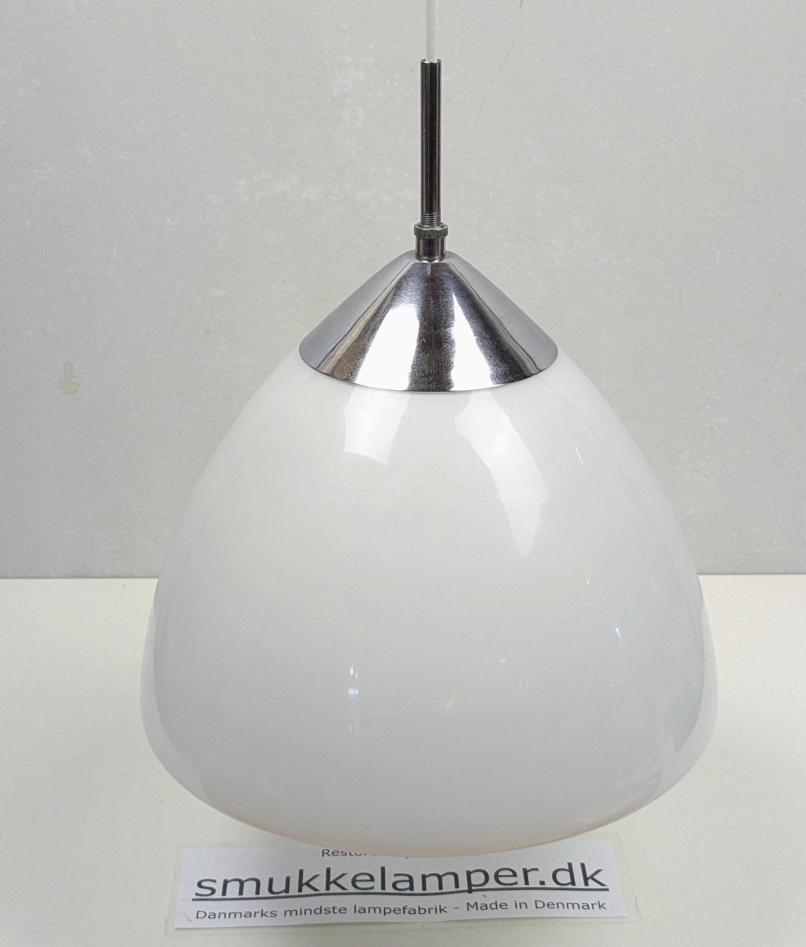 Louis Poulsen 1950. Vilhelm Lauritzen dansk design. Ø30. Nyt el. Excellent condition.