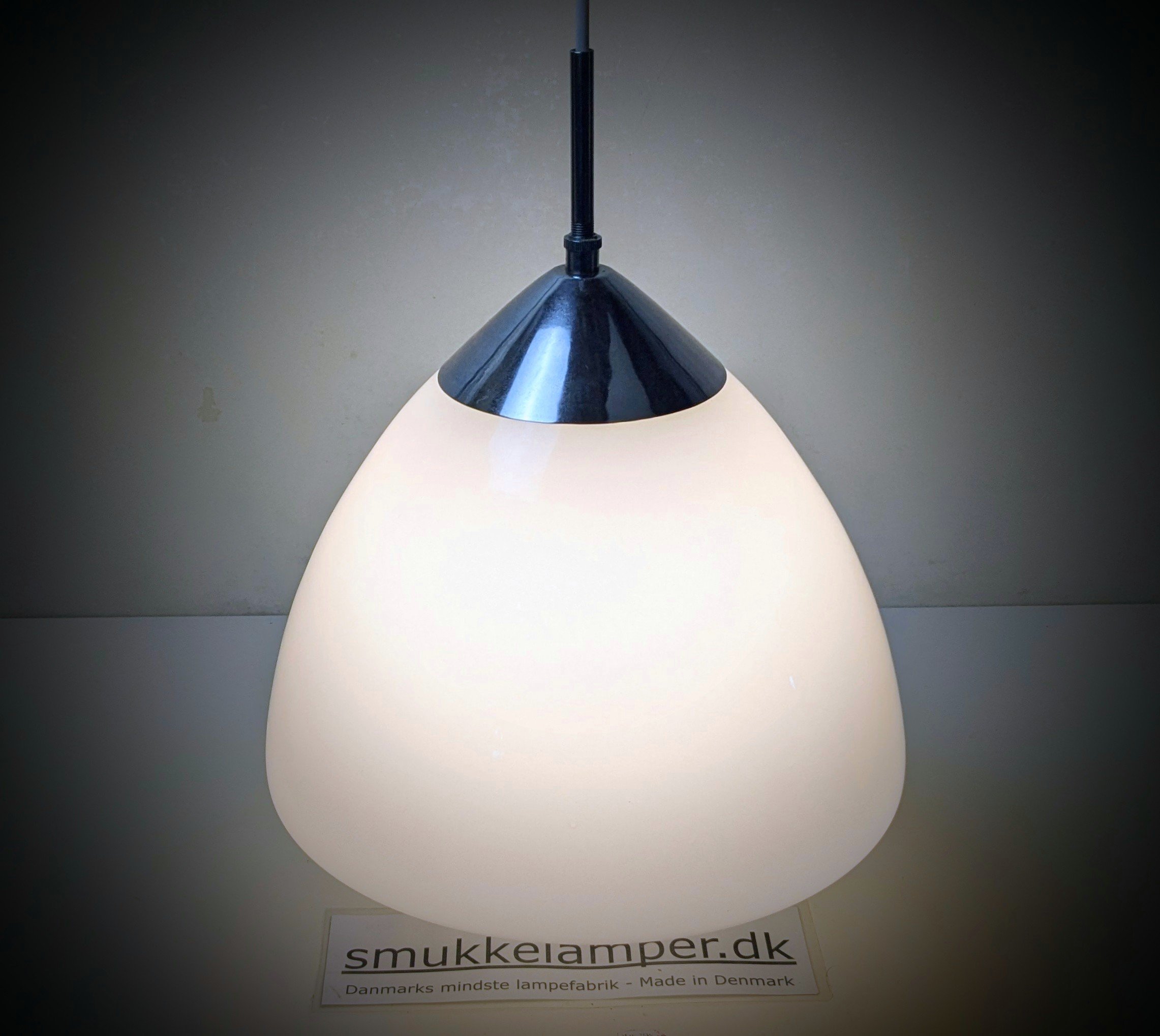 Louis Poulsen 1950. Vilhelm Lauritzen dansk design. Ø30. Nyt el. Excellent condition.